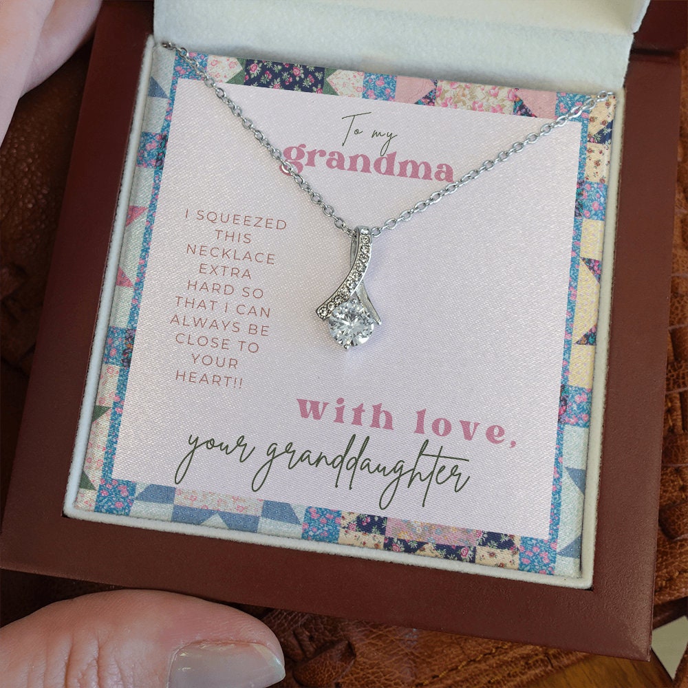 Necklace for Grandmother, Grandma Quilt Gift, Quilting, Sewing, Mothers Day, Birthday